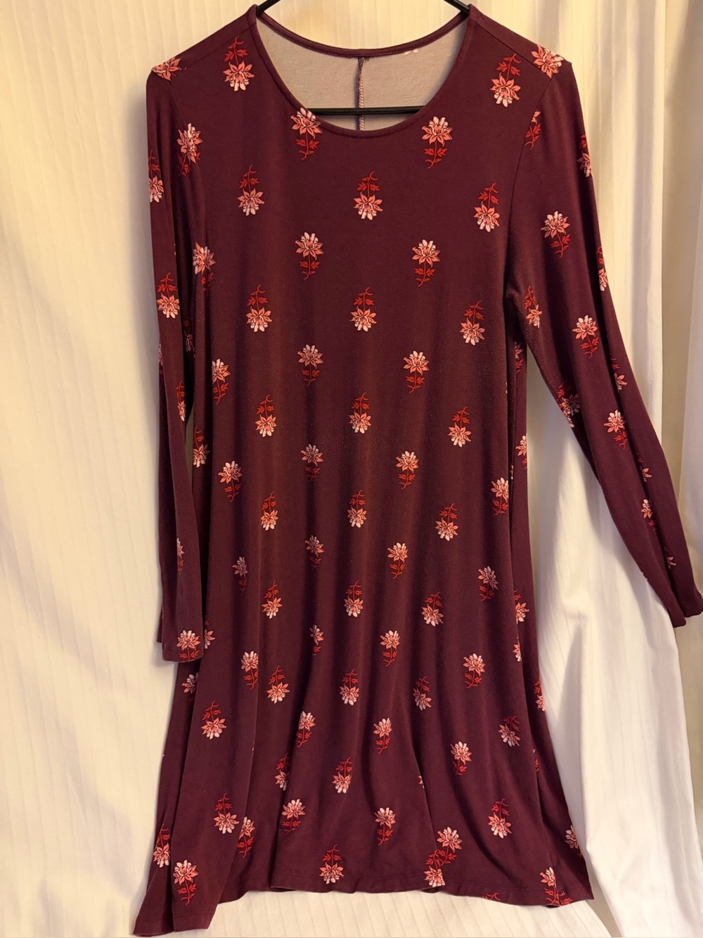 Perfect little easy dress. Maroon burgundy and pinks. Fall transition piece. Suz